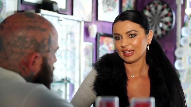 Sophia, 37 years old, is very hot... - Jacquie et Michel TV