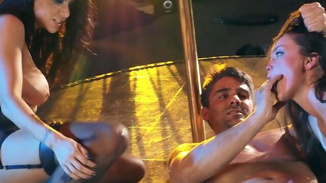 Attractive Allie Haze thrilling sex orgy video