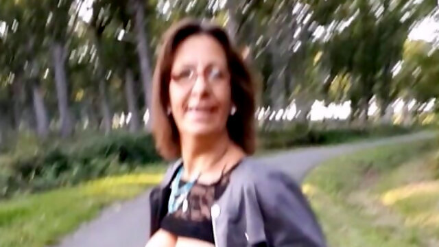 Noemie Sunday Stroll