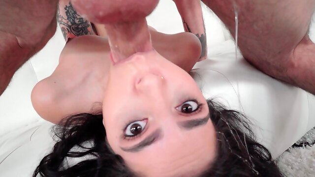 Latina slut Angel Gostosa gets her pussy smashed by Nade Nasty