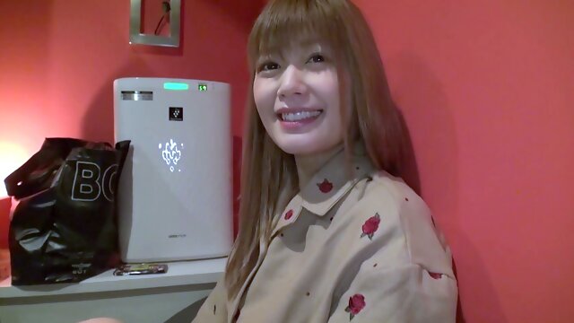 Cute amateur brunette naughty in solo jerking show on camera