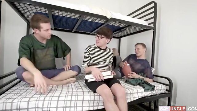 Nerd Wants A Footballteam - ?