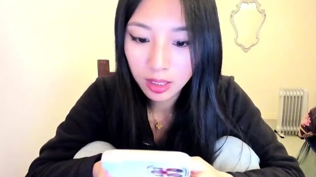 Amateur webcam asian girl