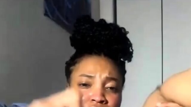 Webcam beauty and her toys have solo sex