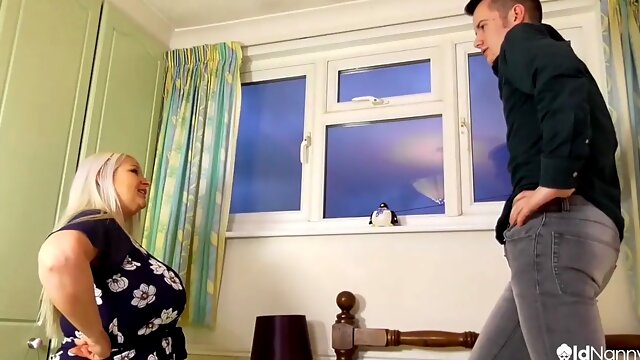 Chesty cougar sammy sanders gets into naughty deal with handyman