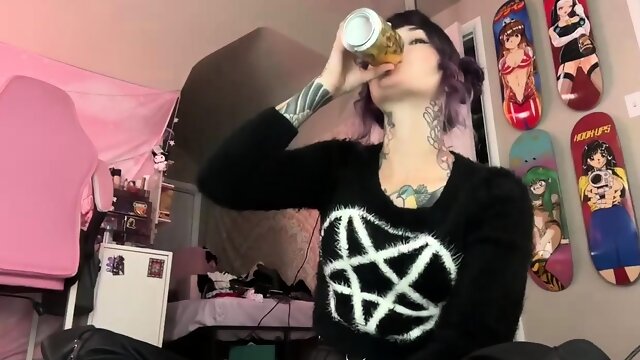 Pale amateur teen brunette Lynn Love