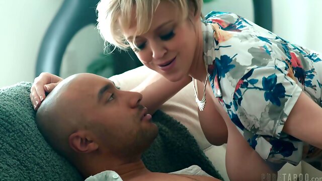 Dee Williams - Counselor Dee Willams Sucks And Fucks Her New Patient