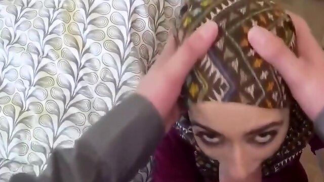 Une Fille Arabe Qui Baise Avec Un Euroupeen