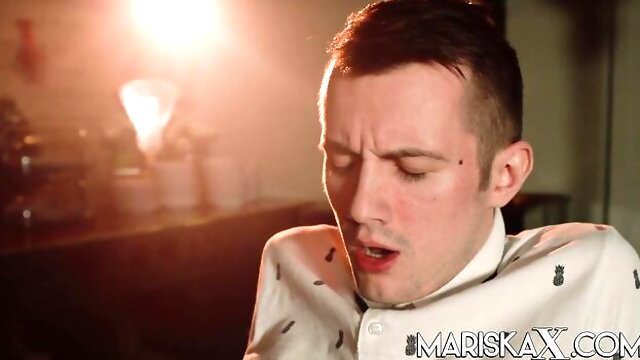 Mariska X - glasses porn