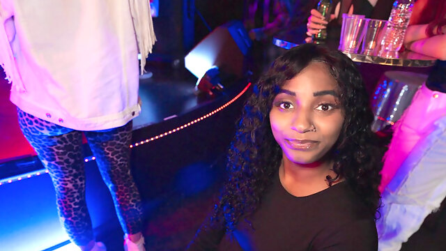 Shameless babe gives a BJ and fucks in the night club