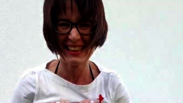 MILF Out Controll Next to Neighbours