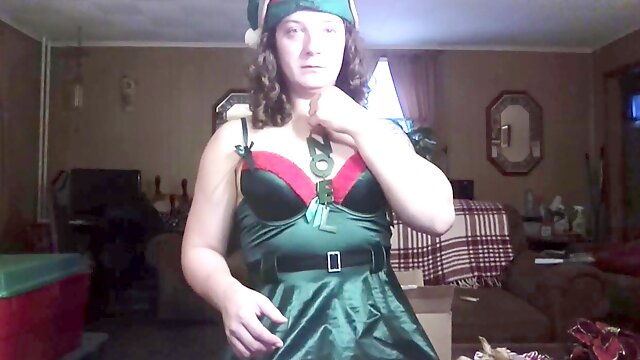 SANTAS little breezy HELPER !!! AND DECORATION SORTING.