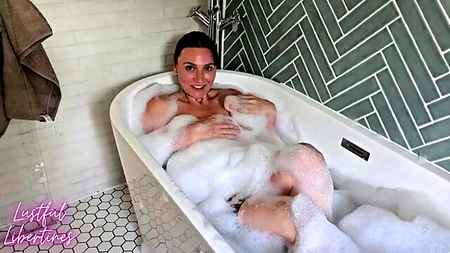 Stepmom Took Pity on Me after Catching Me Peeking on Her in the Bath