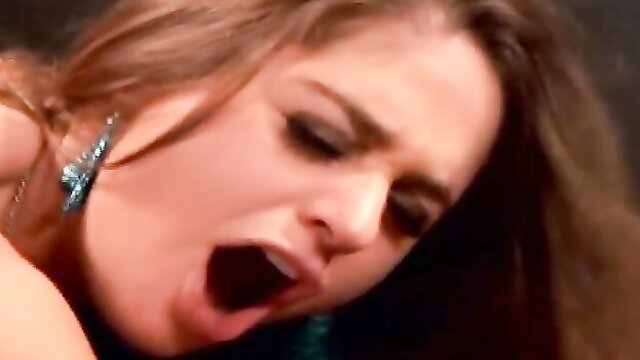 Dietro Le Quinte, Moglie