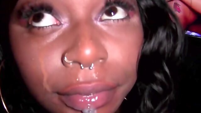 Przez Dziurę W Ścianie, Podglądanie