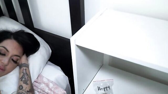 Fit babe with perfect round ass Lilith Morningstar fucked in POV