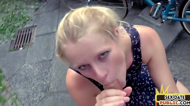 Utendørs, Se Under Skjørtet, Tysk, Synsvinkel