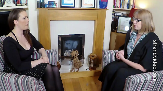 性虐待, 女同性恋, 打屁股, 成熟