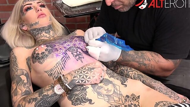 Behind The Scenes, Split Tongue, Reality Bts