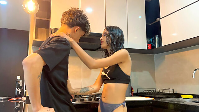 18 Χρονον, Λεπτή, Κολομβιανες