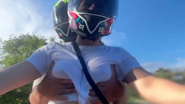 Большие Сиськи, Красотки, Публичное