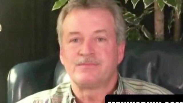 Elder grizzly does dialogue and jacks off on web cam