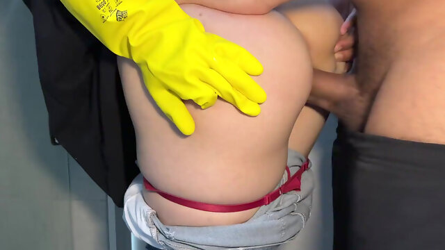 Дрочит Руками