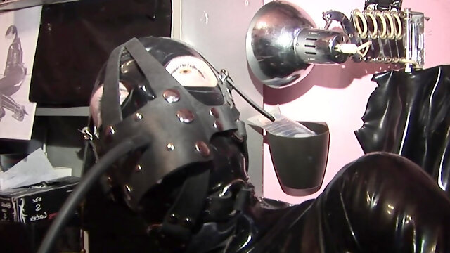 내맘대로, 여군, 라텍스, 편집, 주먹넣기, 성도착, 덧신