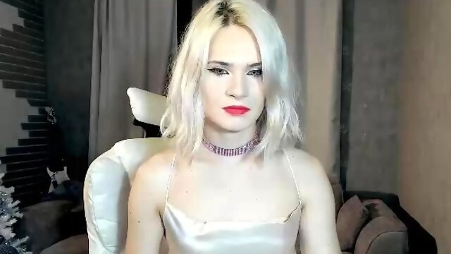 CLOSE UP OF TEENS PARADISE