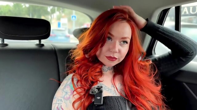 David shows a very naughty tourist around his house - Jacquie et Michel TV