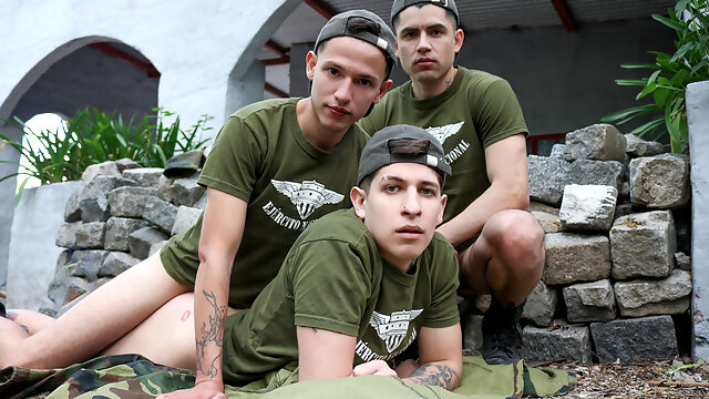 Need a Break to Fuck? These Military Hunks Sure Do - MilitaryDick