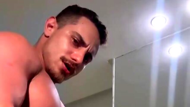 Leo fucking fetish bottom