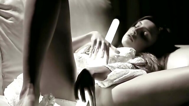 Hot Naked Brunette Fingerbangs Herself To An Intense Orgasm