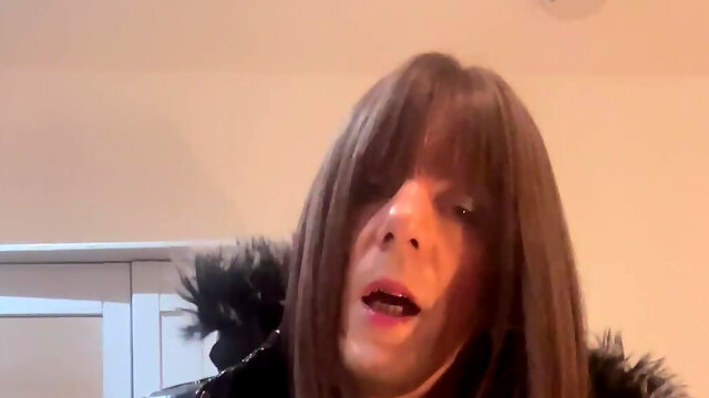 Jess Silk Rides Dildo