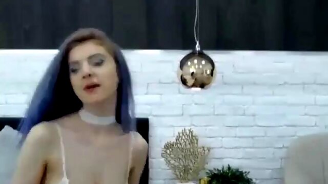 Babe teases at home: Amateur, Fansly  Cam Porn