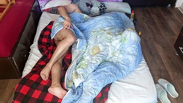 Steamy oil rubdown with a hot amateur couple leads to an epic handjob finale