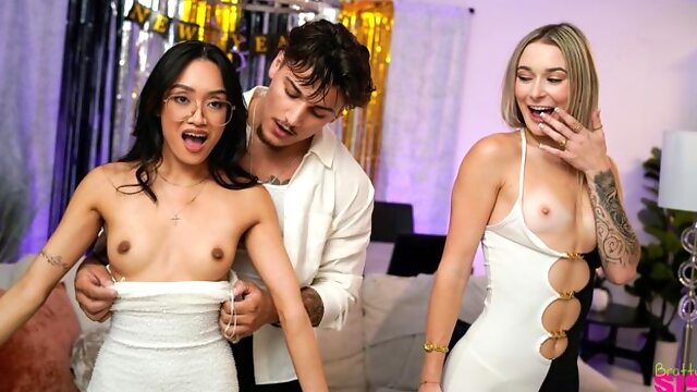 Jade and Theas doggystyle xxx