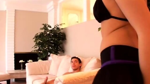 Amateur Milf in a FMM threesome with cumshot