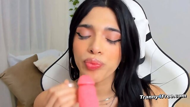 Uber-sexy Trans babe Can't Handle Big Fake shaft