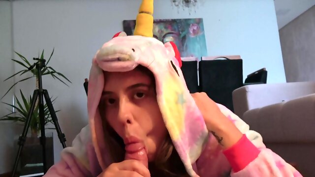 Brunette Scarlett Taylor makes a blowjob for her boyfriend Stephan Rogers