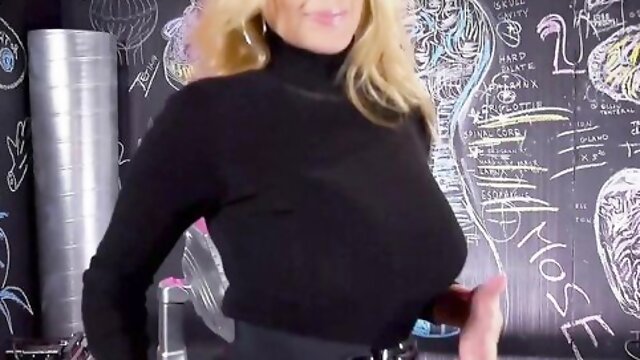 Julias blonde trailer