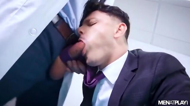 Taking Naked Advantage Of My Patients Crevice !