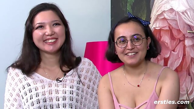 Ersties - Heiße lesbische Action mit Ameliya und Jasmina