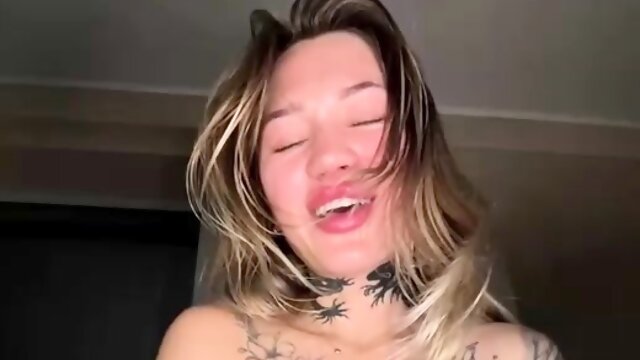 Amateur brunette ariana marie solo toying