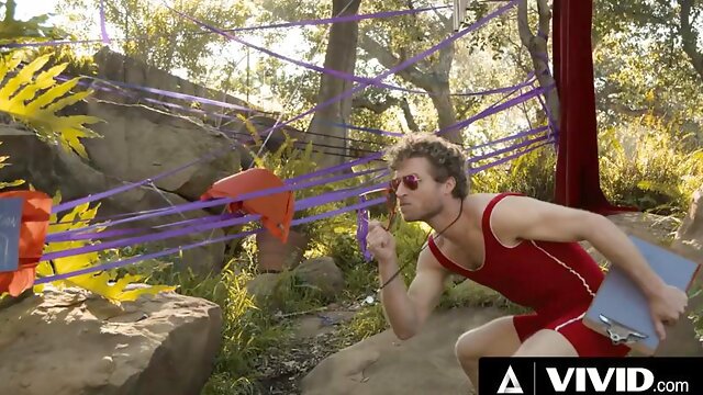 Μικρο Στηθος, Βαθυ Λαρυγγι