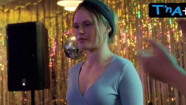 Вуайеристы, Домашнее