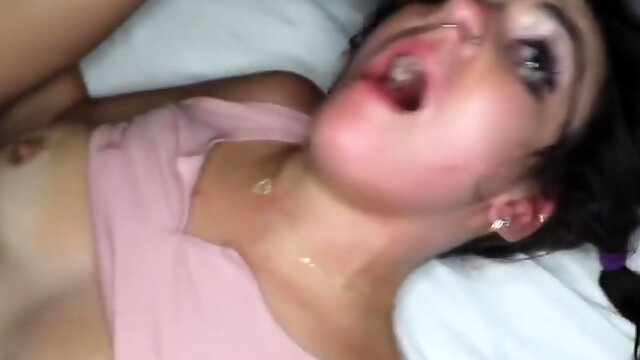 Ruskeaverikkö, Rotujenvälinen