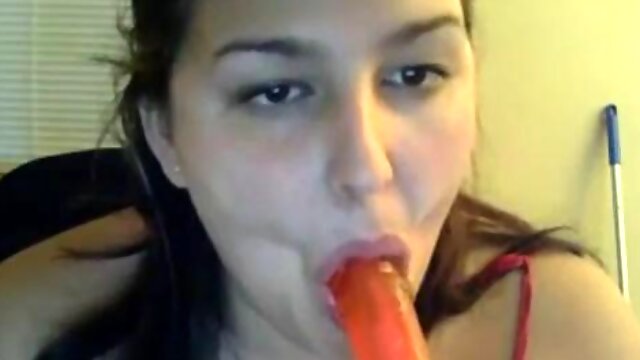 Fatty Shows Her Breasts: Bongacams  Solo Porn