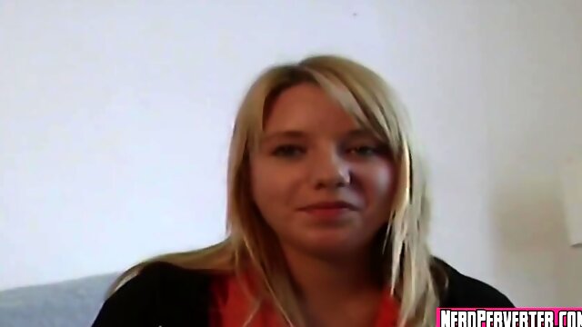 Langt Ned I Halsen, POV, Casting