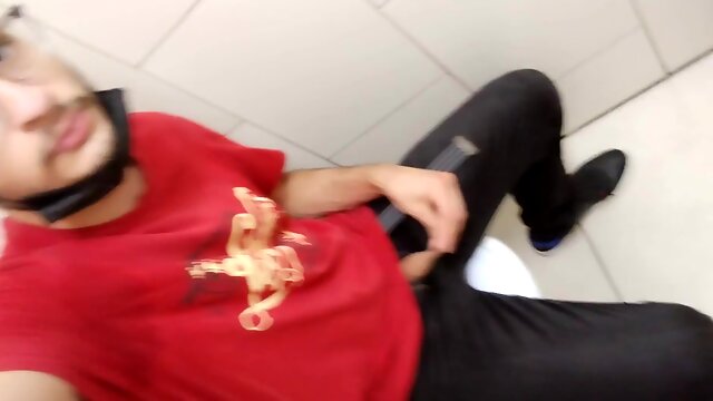 Burger king urinate realifing red-hot boy